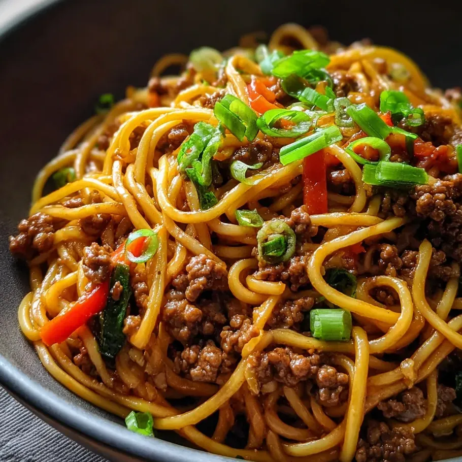 A bowl of noodles with meat and vegetables.